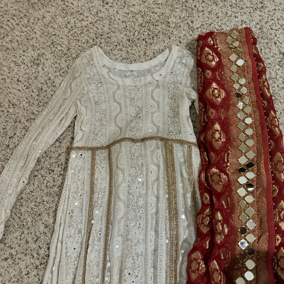 White anarkali (four pieces) Onam - Picture 2 of 4